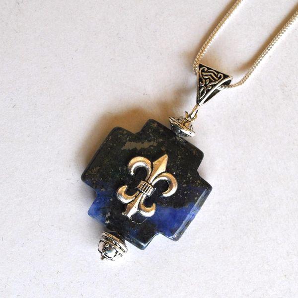 Lpc 040 pendentif chaine croix lapis lazuli 25x25mm 25gr fleur lys 5