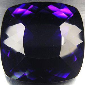 Pta 046a amethyste carree 40x36x19mm 163carats uruguay pierre semi precieuse