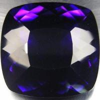 Pta 046c amethyste carree 40x36x19mm 163carats uruguay pierre semi precieuse