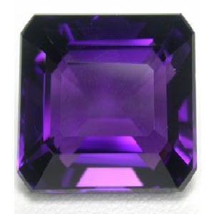 Pta 049a amethyste carree 18x18x9 5mm 32carats uruguay pierre semi precieuse