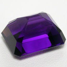 Pta 049a amethyste carree 18x18x9 5mm 32carats uruguay pierre semi precieuse